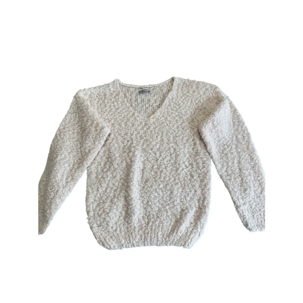 Alyssa Brooke cozy textured knit sweater with V-neck and long sleeves Size M‎